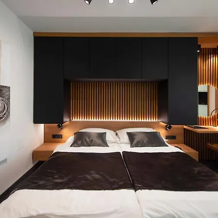 E&t - Luksuzni U Uvali Jazine, * Задар